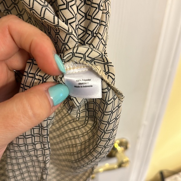 Flutter sleeve top - Picture 4 of 6